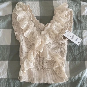 Stickad topp zara - Jätte fin topp som kommer ej till användning därför vill jag sälja!