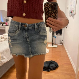 Mini jeans kjol  - Midjemått 38cm, längd 29cm😙