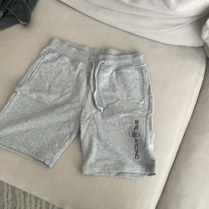 Sail racing shorts - Sköna shorts som man kan ha hemma men också ute! Storlek : 170cm Nyskick