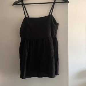 Topp från Lindex  - Köpte fel storlek därav har jag använt den engång nypris på linnet 299