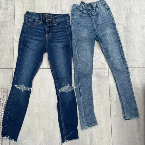 Jeans  - Två par jättesnygga jeans. Sitter jättebra.  Dem sitter lite tajtare nere vid benen. Dem mörkblåa men hål i knäna från hollister california ( w23, L28) Dem ljusblåa från sinsay med 146 cm står de. Båda för 70 kr. Styck 45 kr.