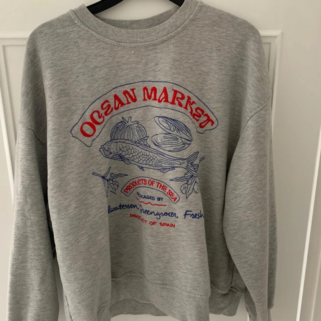 Grå sweatshirt med Ocean Market-tryck - 90