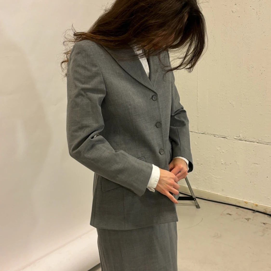 Grå kavaj och kjol från Miss Philippe - 91