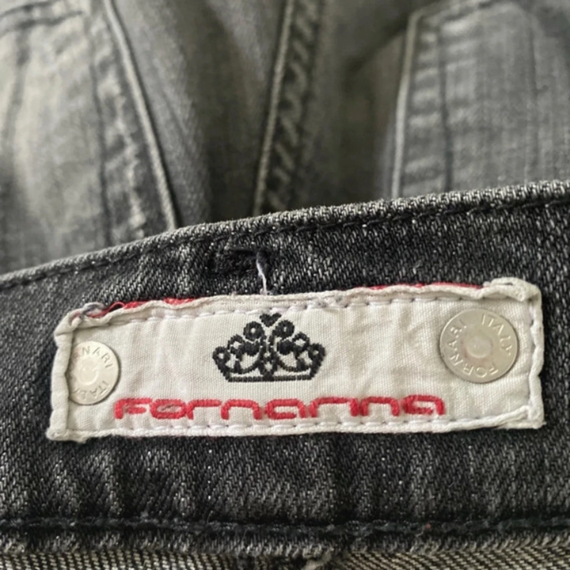 Mörkblå bootcut jeans från Fernarina - 92