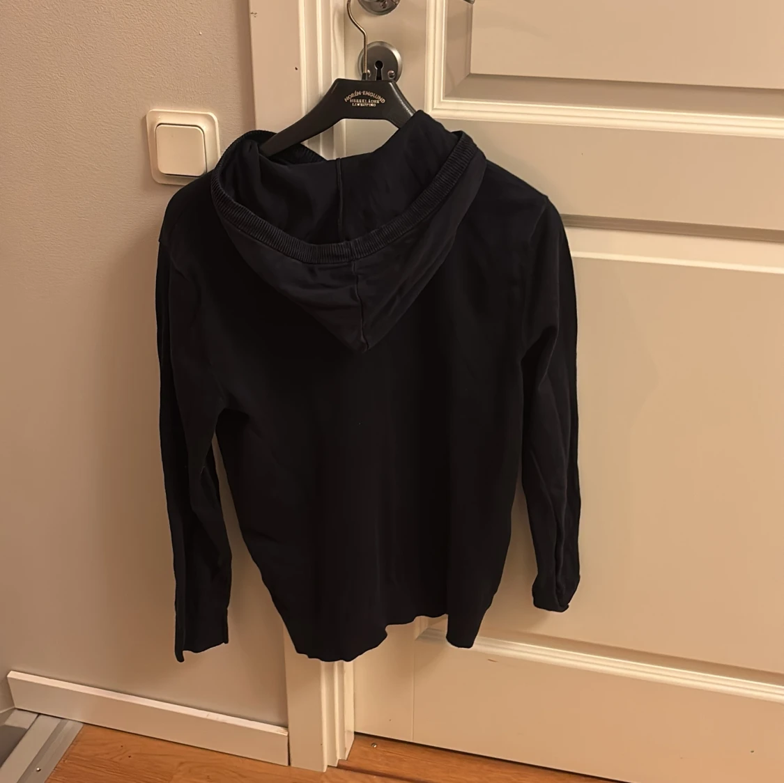 Svart hoodie från EDC - 90