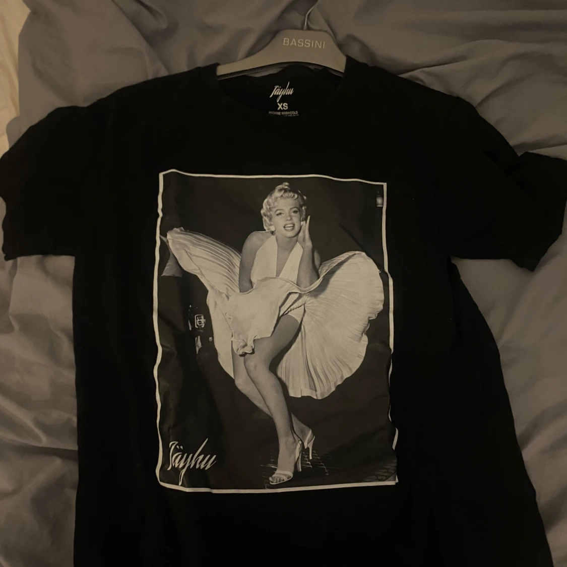 Svart tisha,   PRIS kan diskuteras  - 90