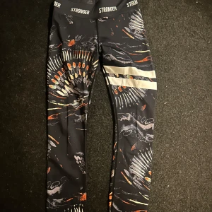 Tränings byxor  - Jätte fina och super sköna tränings byxor ifrån stronger!!🥰🥰