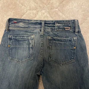 Low waist jeans  - Köpte från Vinted men det har inte kommit till användning Stl W25 L32 Midjemåttet: 34,5 Innerbenslängd: 83 Längden: 100