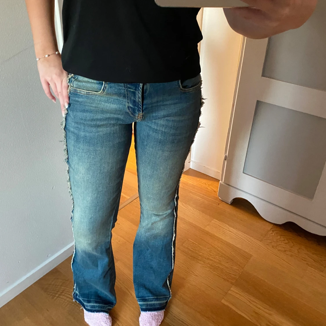 Blå jeans med fransdetaljer - 90