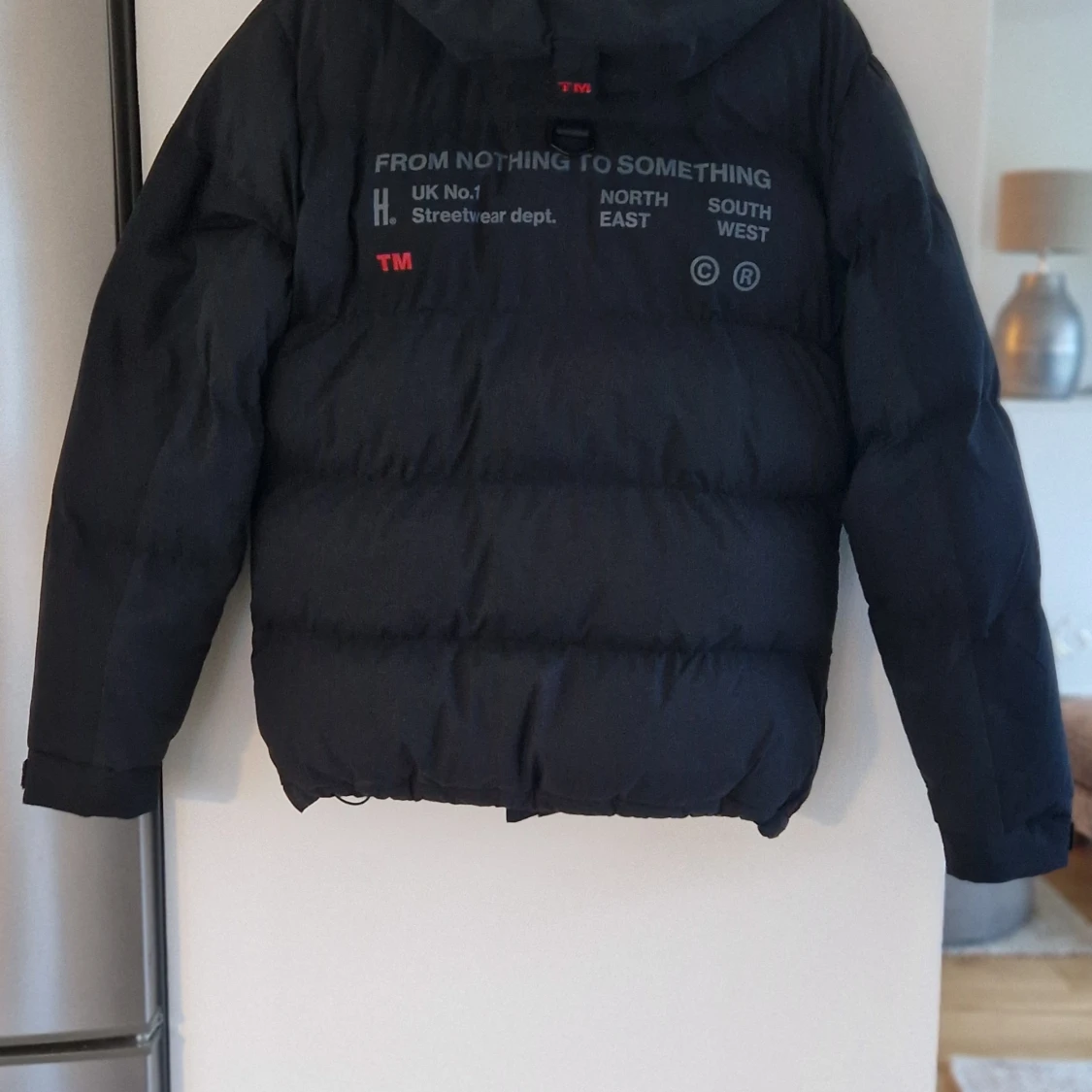 Svart dunjacka från Hoodrich - 90