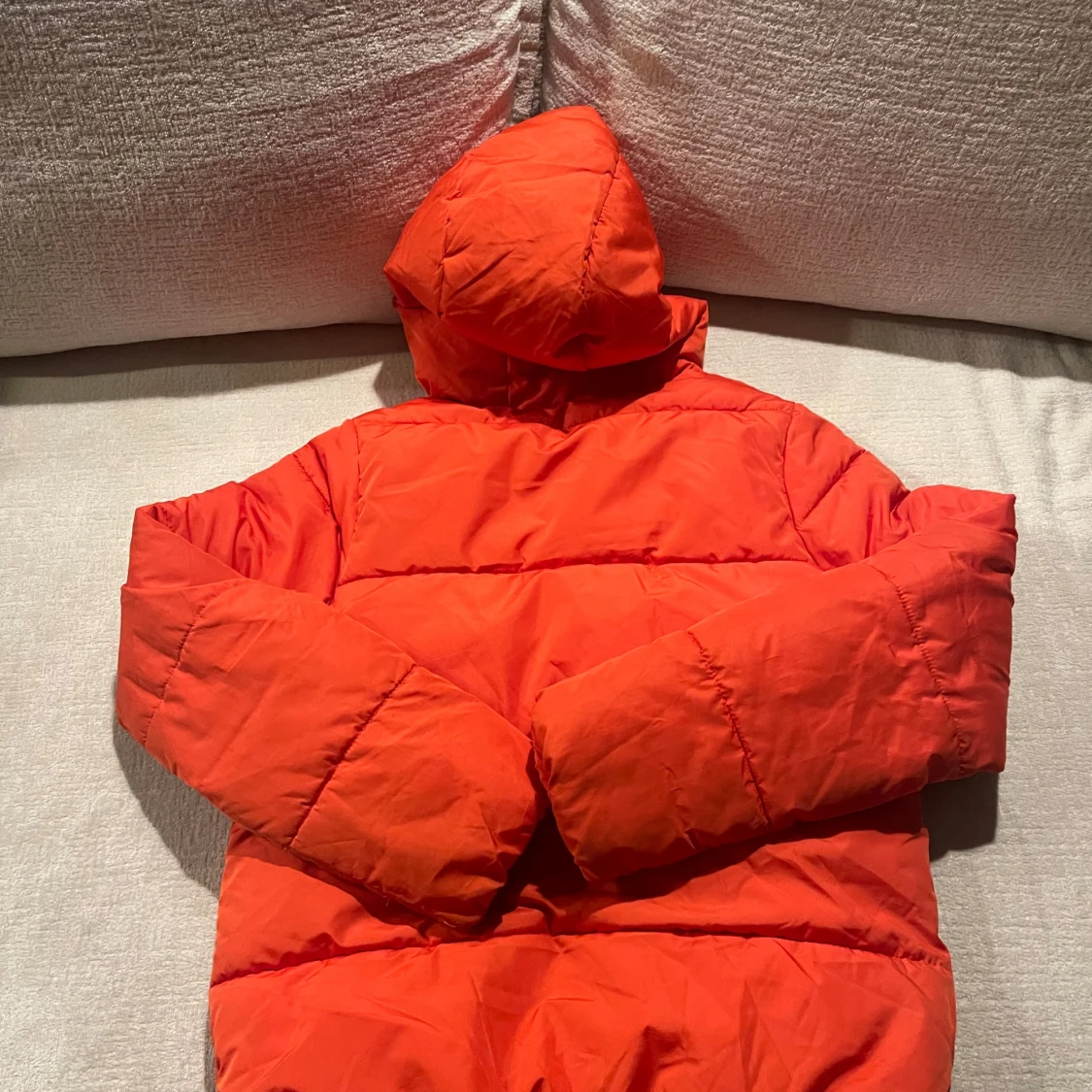 Orange pufferjacka med huva otvättad!  - 93