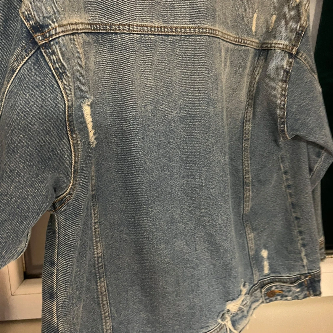  Jeansjacka med slitningar  - 91