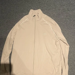 Boss tröja  - Säljer min boss tröja från care of carl och är i mycket bra skick. Tröjan är i storlek L. Inga hål eller fläckar på tröjan. 