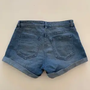 Jeansshorts med medelhög midja👖