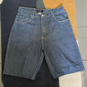 Baggy Sean John Jorts  - Baggy uppsydda jeans shorts från Sean John. St 34. 