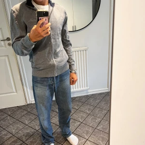 Stickade hel zip  - Säljer min stickade hel zip tröja fårn pier one i mycket bra skick och är i storlek S. Kom gärna med prisförslag!