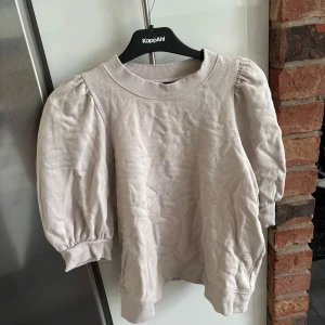 Fin lite tjockare tröja🥰 - Använd 1 gång, väldigt fint skick🥰