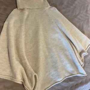 Stickad trekvart  - Stickad tre kvarts tröja från zara. Säljer då jag inte använder längre. Pris går att diskutera