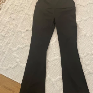 Joga pants - aldrig använt helt nya. från Shein. Lågmidjade. 