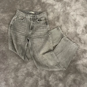 Jeans - Jeans från Gina Tricot i storlek 32. Som nya