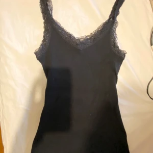 Svart ribbat Spetslinne  - Så fint och helt oanvänt! Köptes i sommras😊🌸