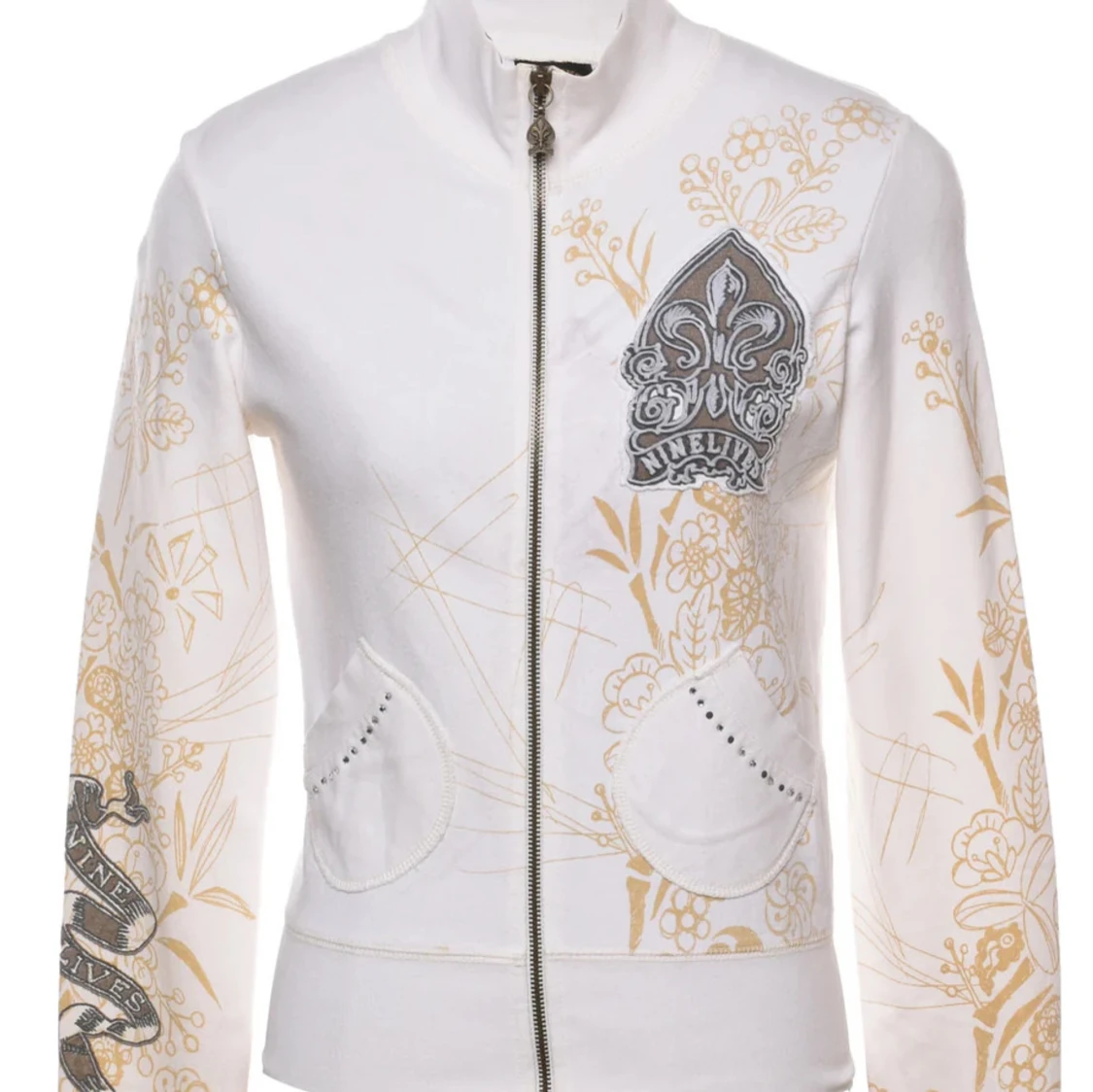 Vit jacka med tryck från NINELIVES