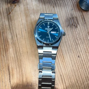 Klocka - Ny snygg klocka. Den är dessutom vattentät 