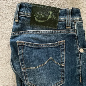 Jacob Cohen  - Passform 622 (slim) näst intill nyskick vilket ni ser på tagen där bak, stolek 32, nypris ca 5000, kan diskutera pris vid snabba affär 