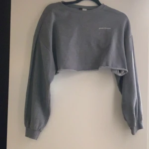 Blå magtröja  - En blå magtröja från HM i storlek xs.