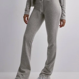 lågmidjade mjukisbyxor  - Helt nya med lappen kvar, säljer pga att de inte passade. helt slutsålda i storlek xs