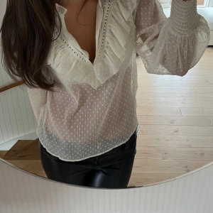 Tunn blus - Superfin blus i tunnt material💕 köpt från zara i storlek S☺️