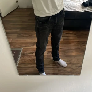 Jack & Jones Jeans - Svarta Jack & Jones Jeans storlek 34-34 9/10 inga defekter 