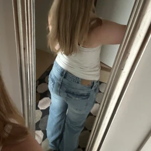 90s boot Lager 157 - Snygga bootcut jeans från lager 157. Storlek Large💓 bra skick säljer för de är lite stora på mig. Tvättar innan jag postar💓 köpta för 400 kronor🩷