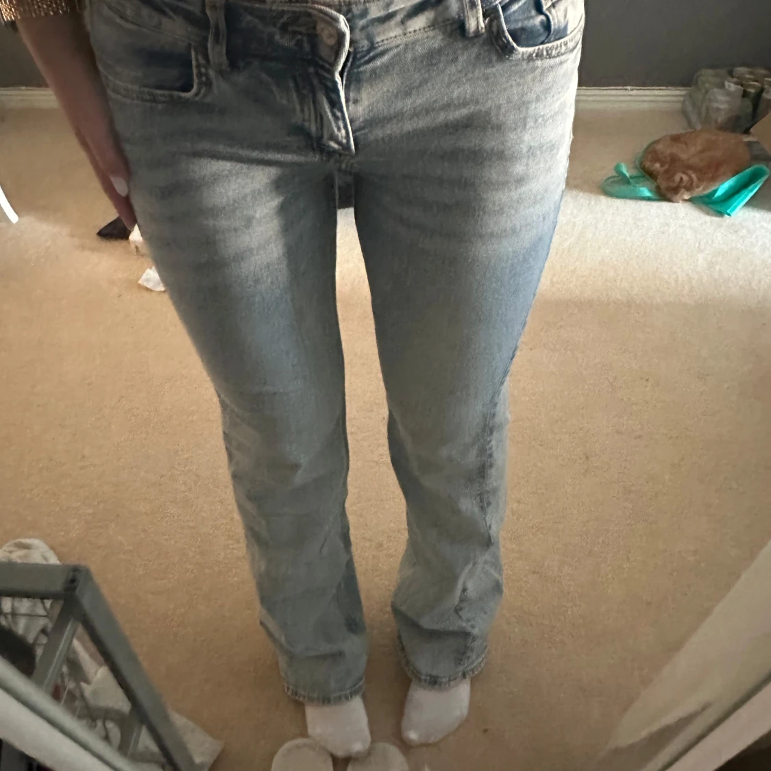 Ljusblåa utsvängda jeans - 90