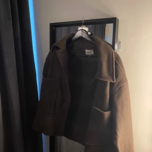 brun kappa - bra skick och knappt använd  . ny pris 899 pris kan diskuteras 