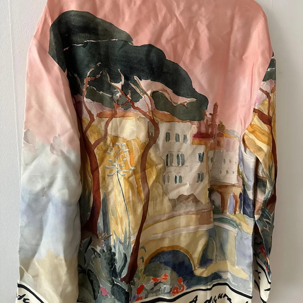 Helt nytt vackert sett från Hm Edition de är oversize.. Puserot.