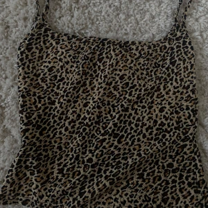 Leopard linne - Säljer mitt fina leopard linne i toppen sick!!