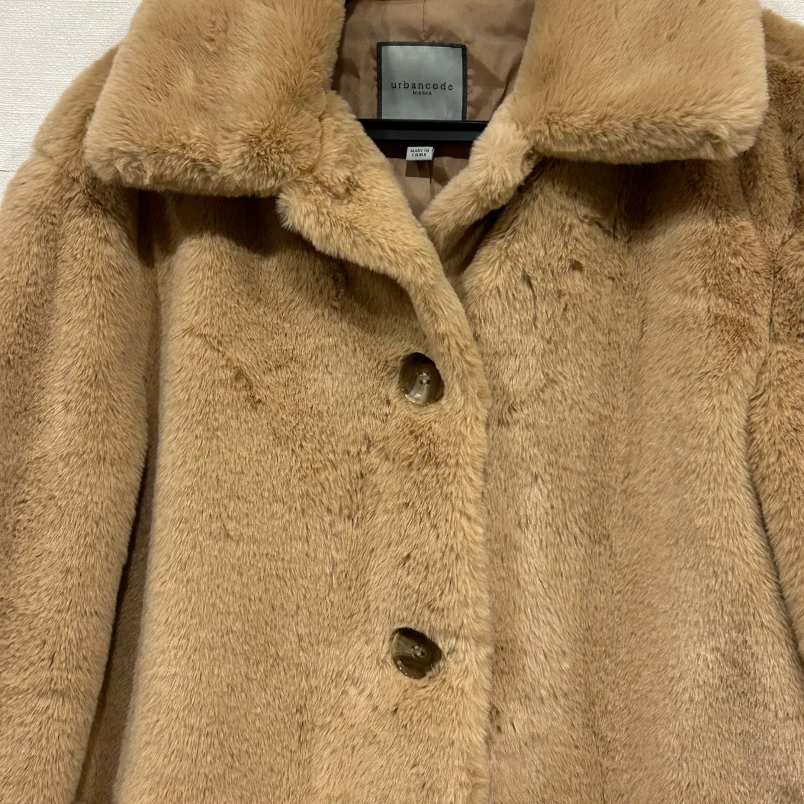 Beige teddyjacka från Urbancode - 27