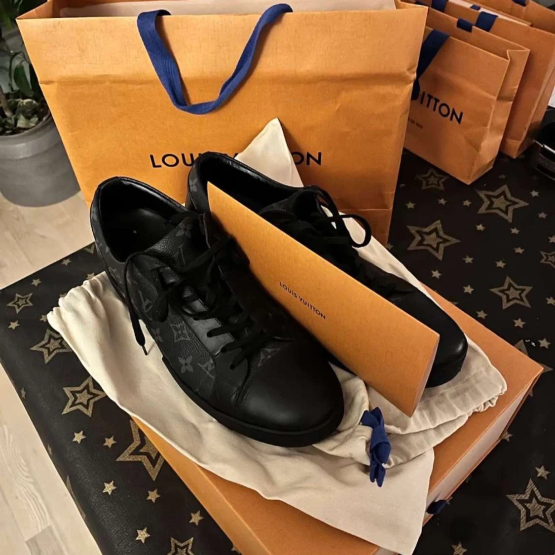 Svarta sneakers från Louis Vuitton - 93