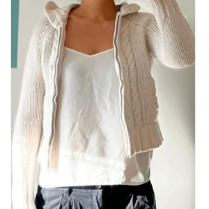 Kofta  - BARA SERIÖSA KÖPARE PLS! Bra skick. Storlek M (liten i storlek, passar som S). Använd gärna köp nu om du vill köpa.