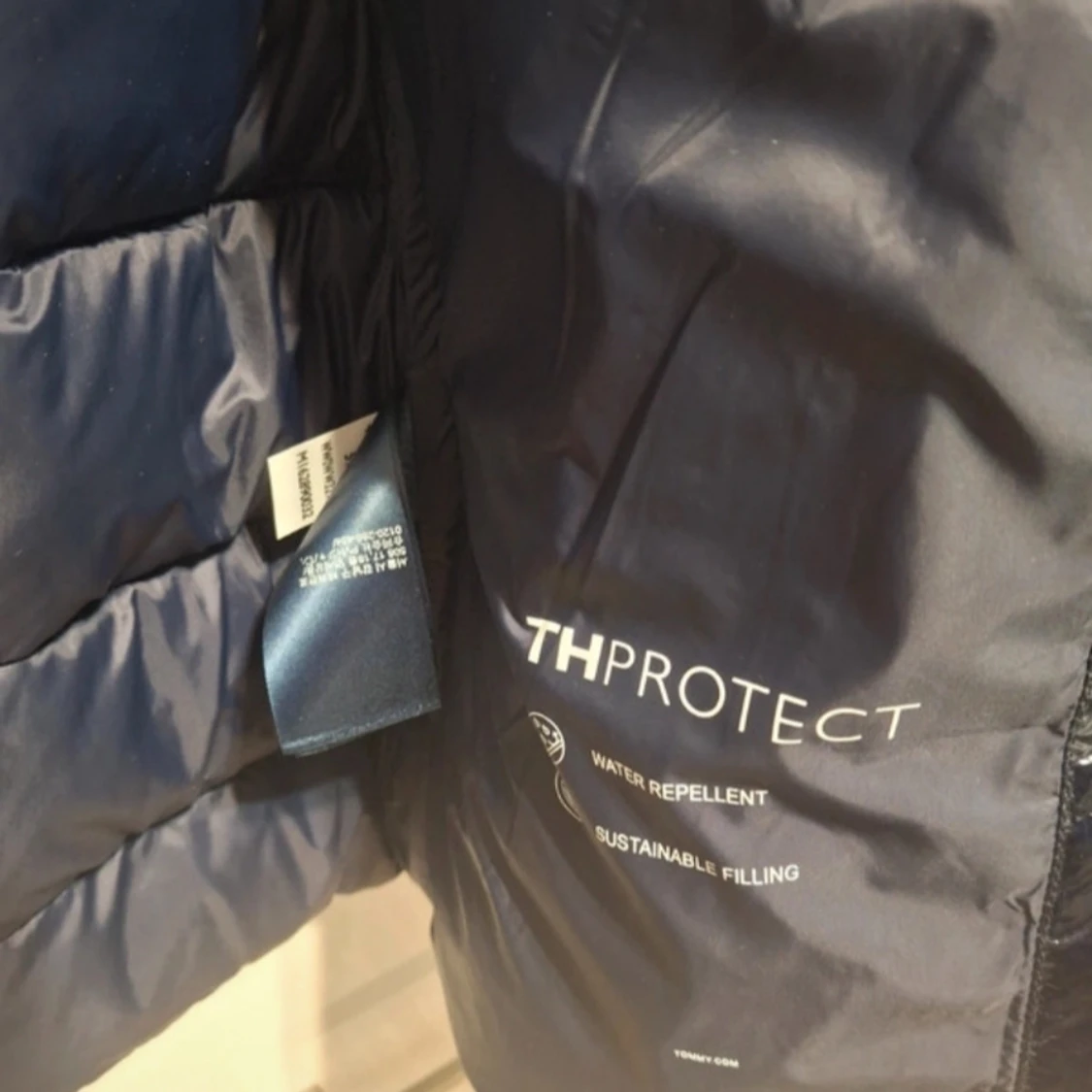 Mörkblå pufferjacka från Tommy Hilfiger - 93