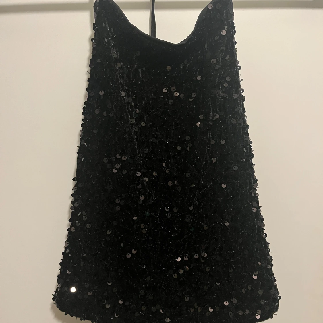 Svart paljettopp  - 90