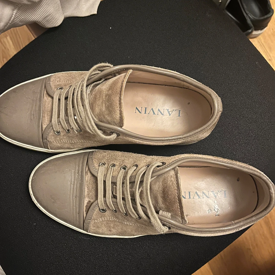 Beige sneakers från Lanvin - 90