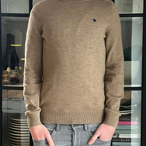 Morris merinotröja - En fet tröja ifrån märket Morris i storlek xs! Tröjan är i mycket bra skick utan några defekter! Tröjan är bara använd fåtal gånger! Skick: 8/10! Nypris: 1499kr! Mitt pris: 499kr! Hör av dig vid minsta intresse! 