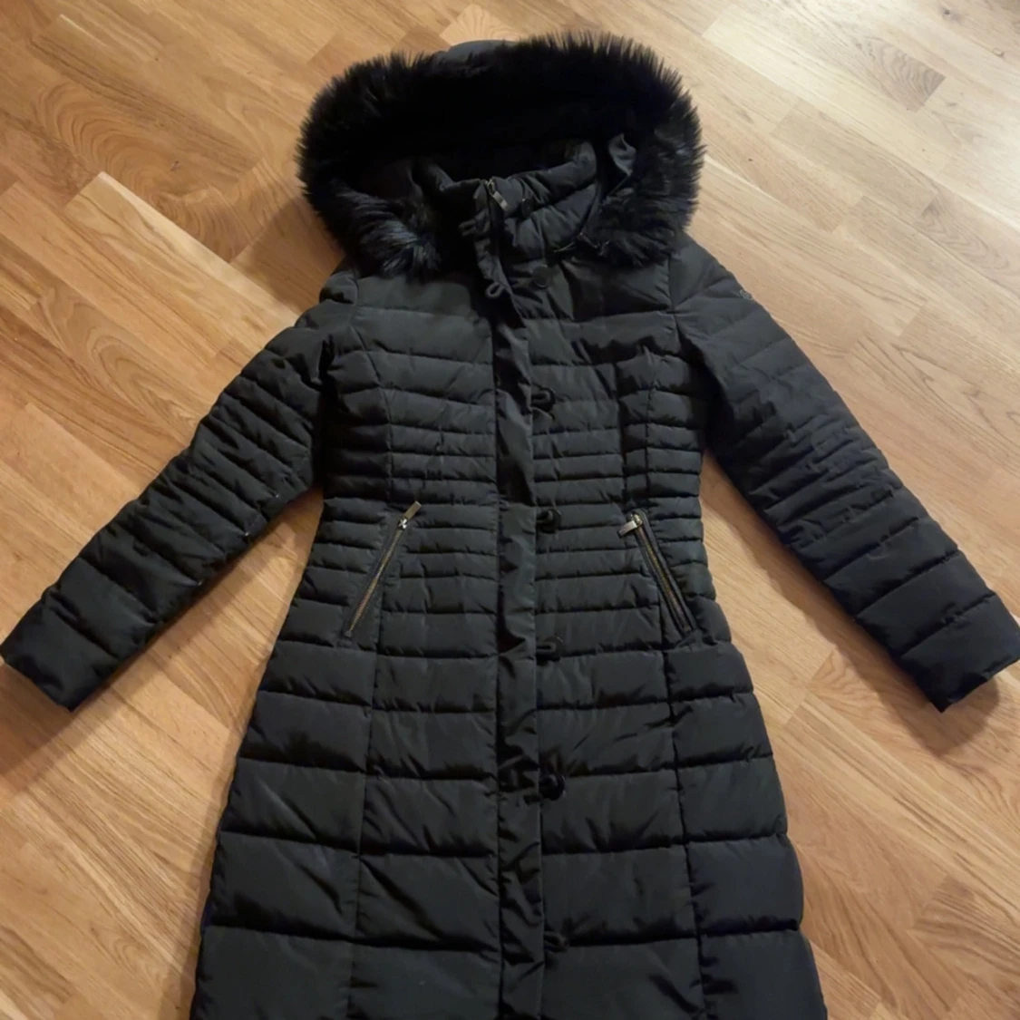 Svart dunjacka/vinterjacka från Armani Jeans