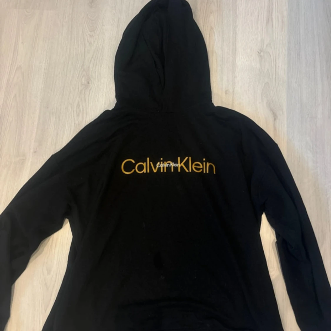 Svart hoodie från Calvin Klein