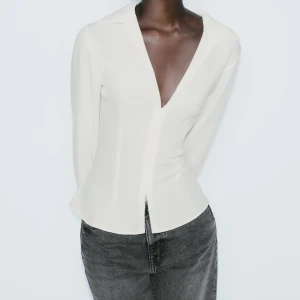 Åtsittande skjorta - Superfin tajt skjorta från zara, aldrig använd med prislapp kvar💗