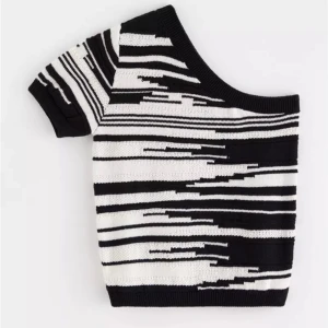 Svartvit randig oneshoulder topp - Trendig svartvit randig topp från Lindex som är helt slutsåld. Den är endast använda 1 gång och är i mycket bra skick. 
