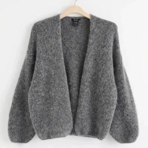 Lindex kofta - Oandvänd, passa på med fri frakt!!💕Storleken xs/s. Har ej kvar prislapp kunde därför ej lämna tbx