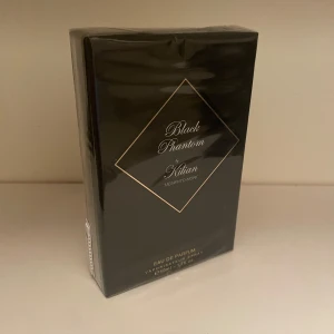 Kilian Black Phantom - Kilian Black Phantom 50 ml, helt ny oöppnad. Nypris 3000kr vårat pris 1299kr. Vid mer information kontakta oss! ✅